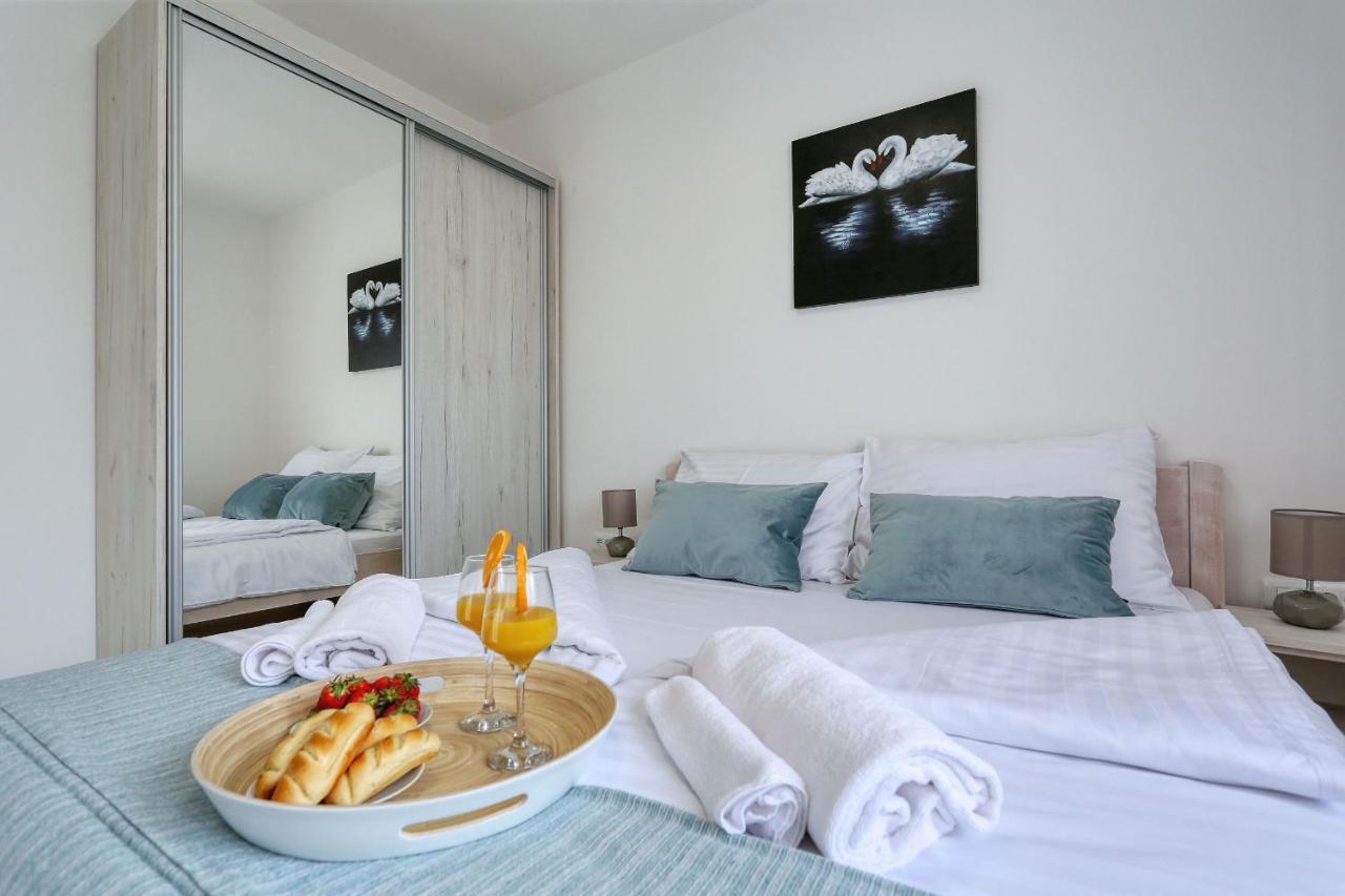 Apartments Bonaca With Jacuzzi Привлака Екстер'єр фото