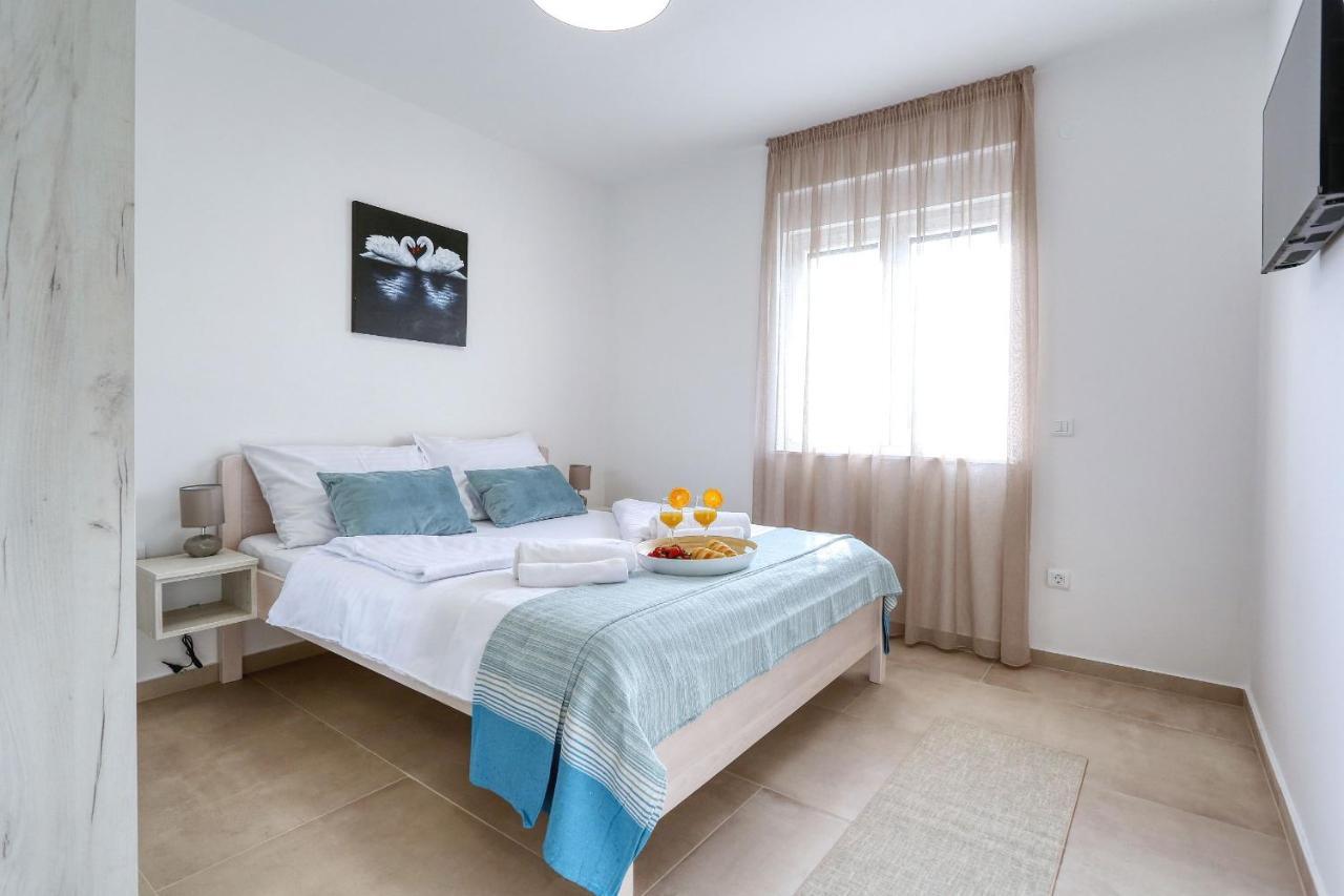 Apartments Bonaca With Jacuzzi Привлака Екстер'єр фото