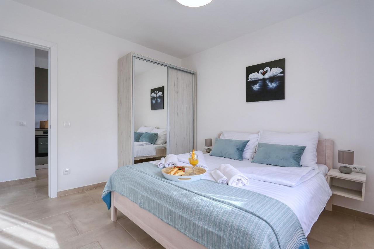 Apartments Bonaca With Jacuzzi Привлака Екстер'єр фото