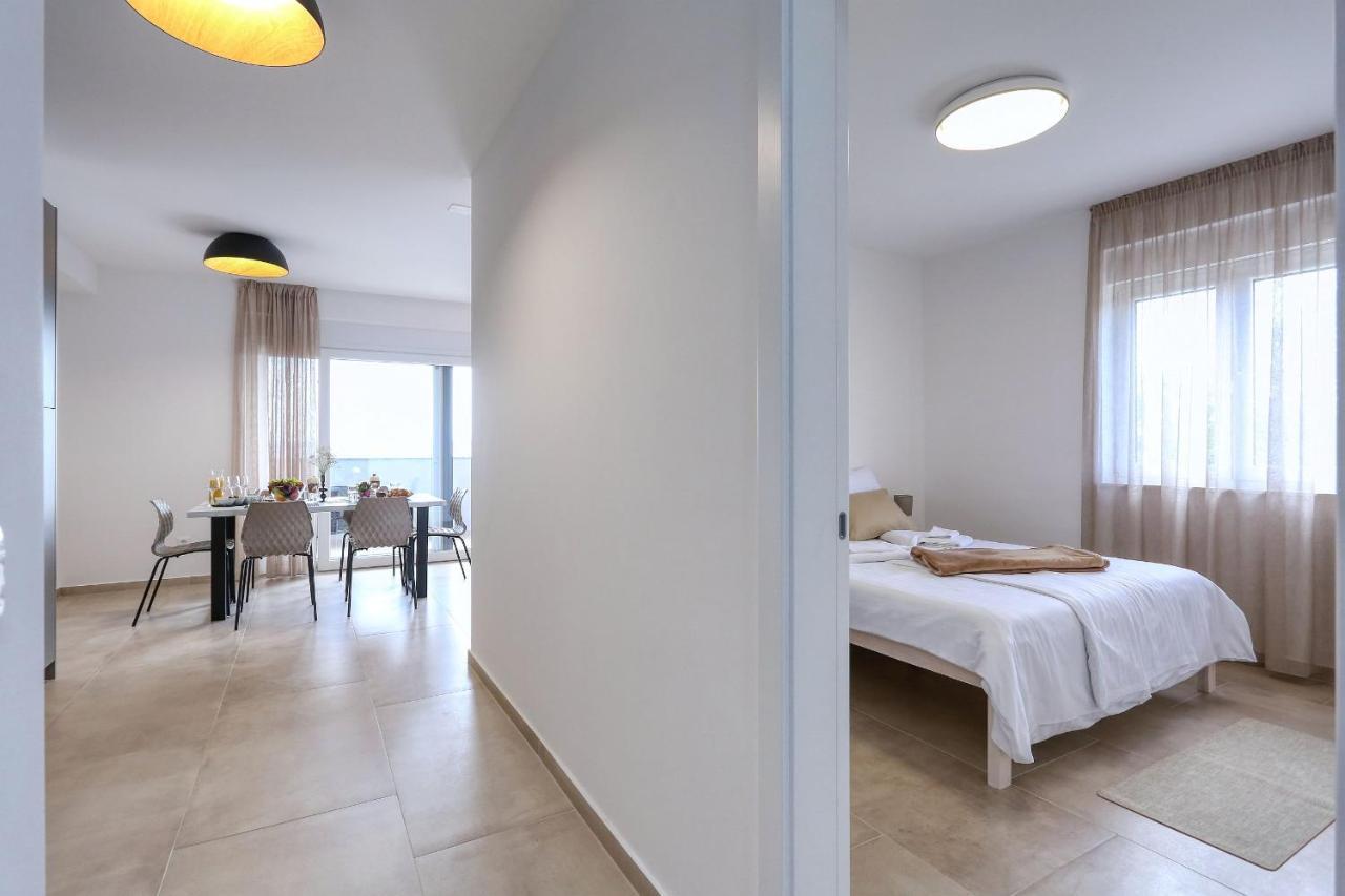 Apartments Bonaca With Jacuzzi Привлака Екстер'єр фото
