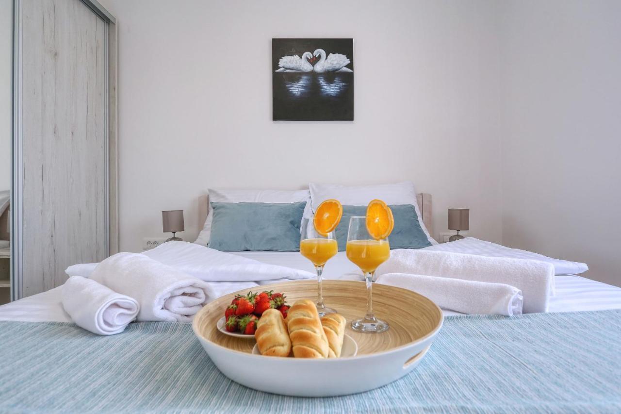 Apartments Bonaca With Jacuzzi Привлака Екстер'єр фото