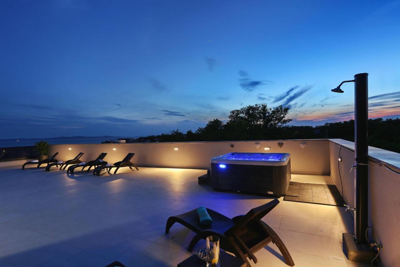 Apartments Bonaca With Jacuzzi Привлака Екстер'єр фото